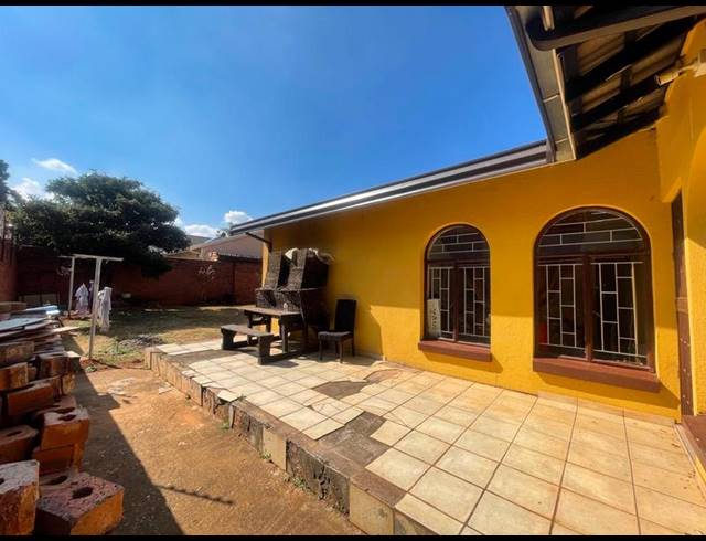 4 BEDROOM HOUSE FOR SALE IN LENASIA SOUTH